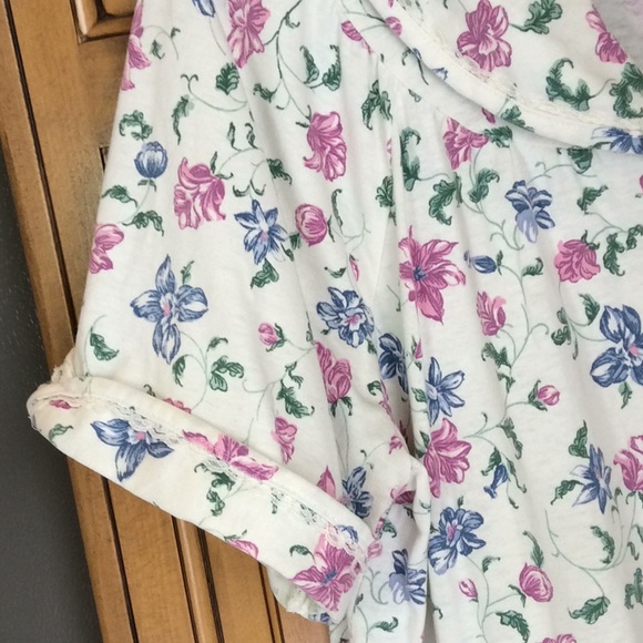 FINAL SALE PRICE Loungees Snap Front Floral & Lace Robe - Picture 3 of 8